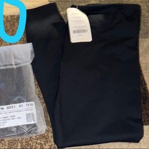 Women’s XL Fabletics leggings NEW with tags